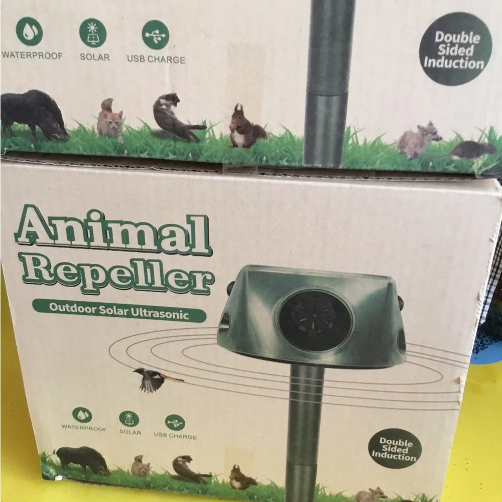 Green Outdoor Solar Ultrasonic Animal Repeller